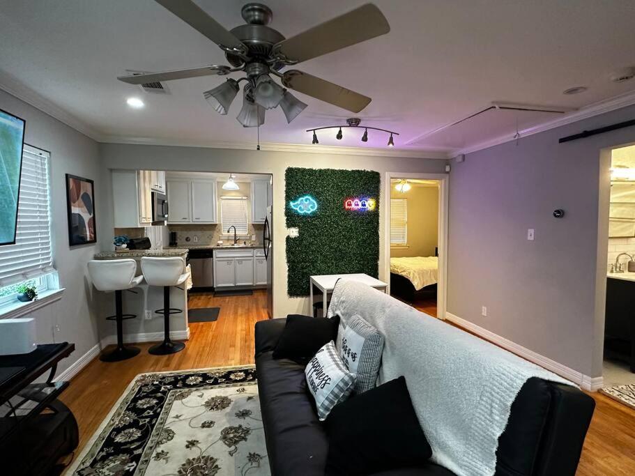 Apartmán Townhouse Near Midtown Houston Exteriér fotografie